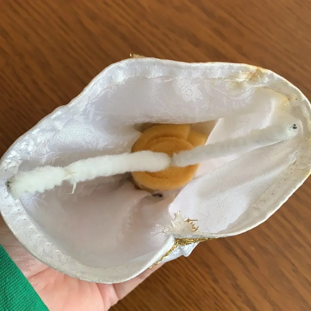 N/A gold white